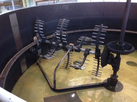 bruichladdich-cleaning-mash-tun